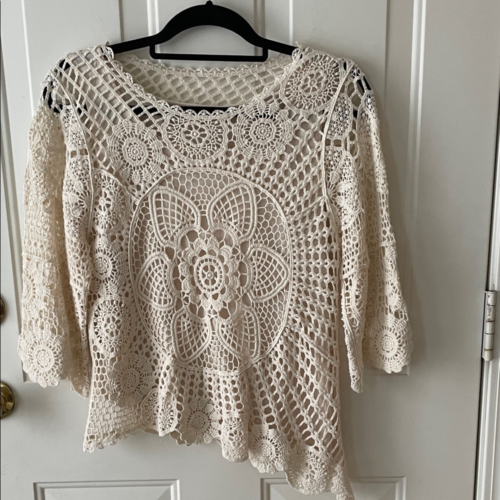Ultra Pink Crochet Lace Scoop Neck Tunic in Cream Size S
